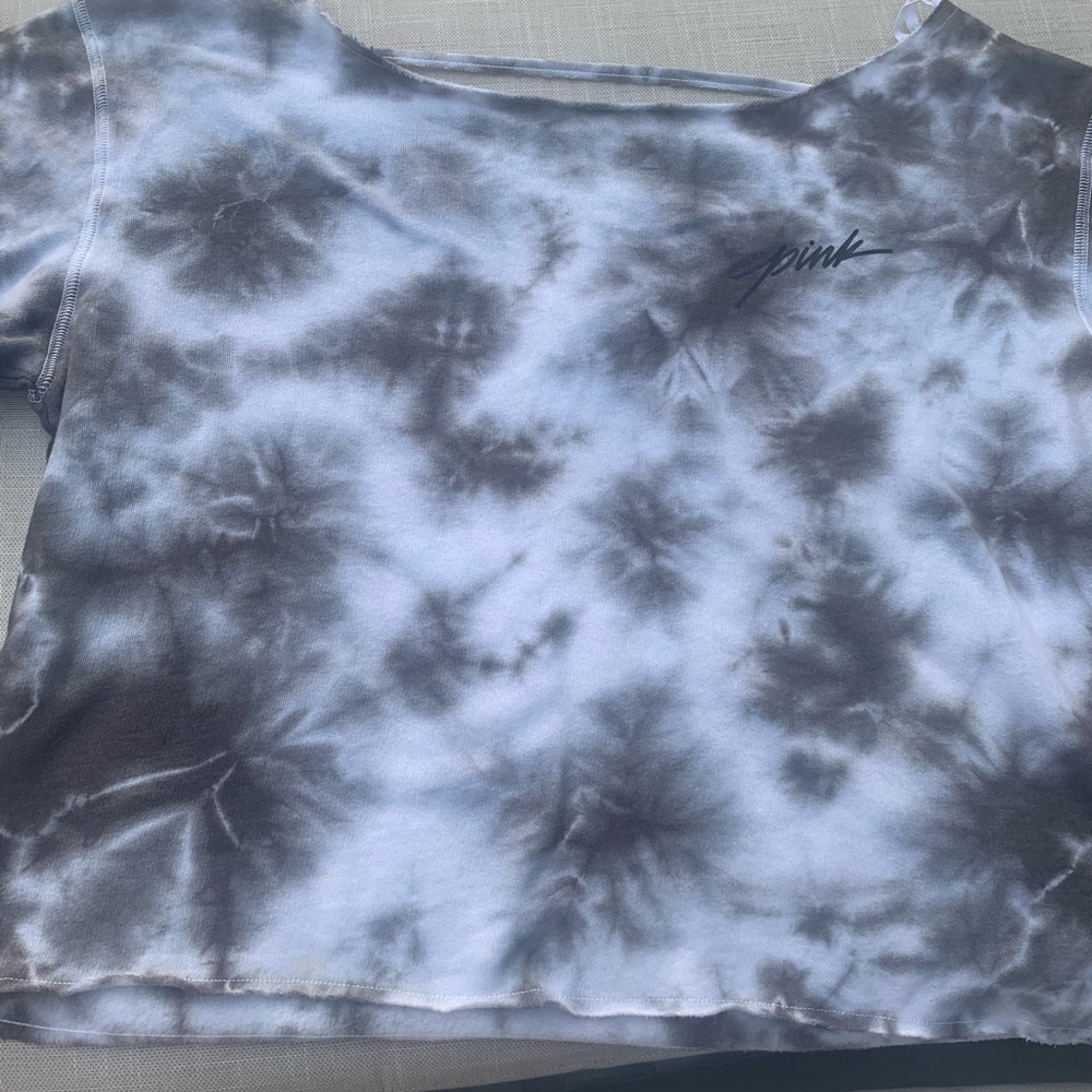 gray tye dye semi cropped top (size xs)